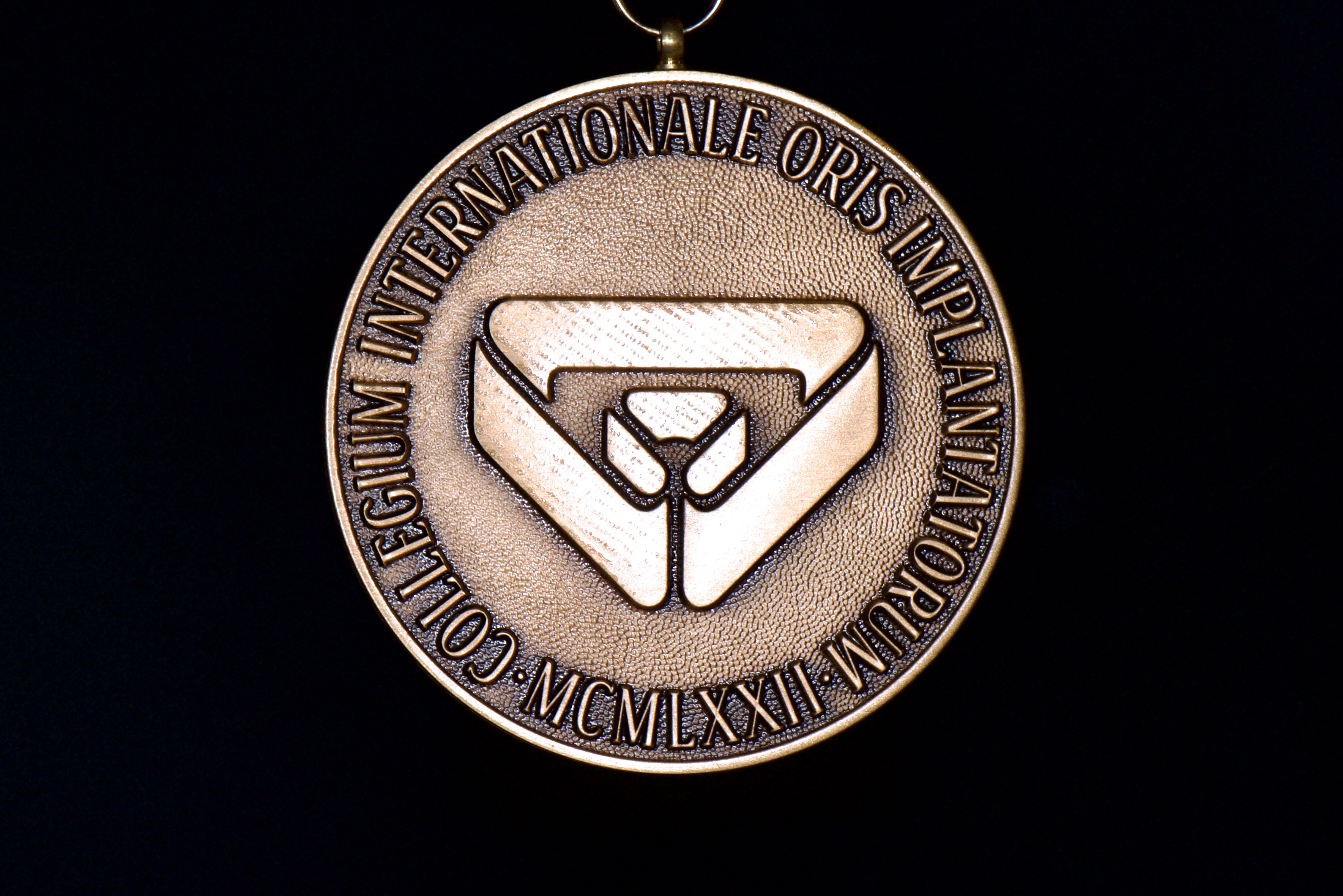 Dr Anand receiving ICOI award